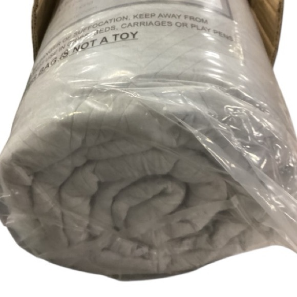 New York and Company Artista Queen Comforter Set Grey 5 Piece Jacquard Brand New - Picture 7 of 7